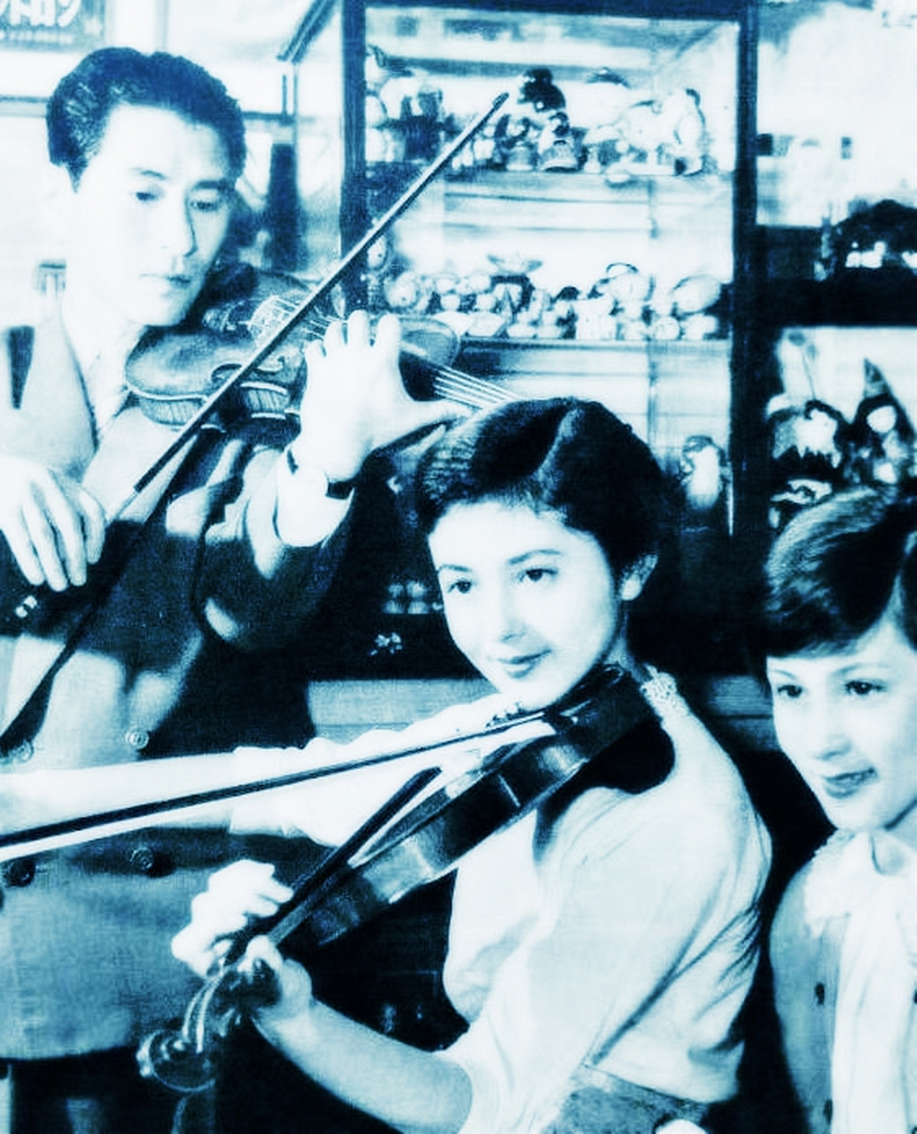 鳄渊晴子,日本女演员,1945年出生于日本东京,是日奥混血儿.