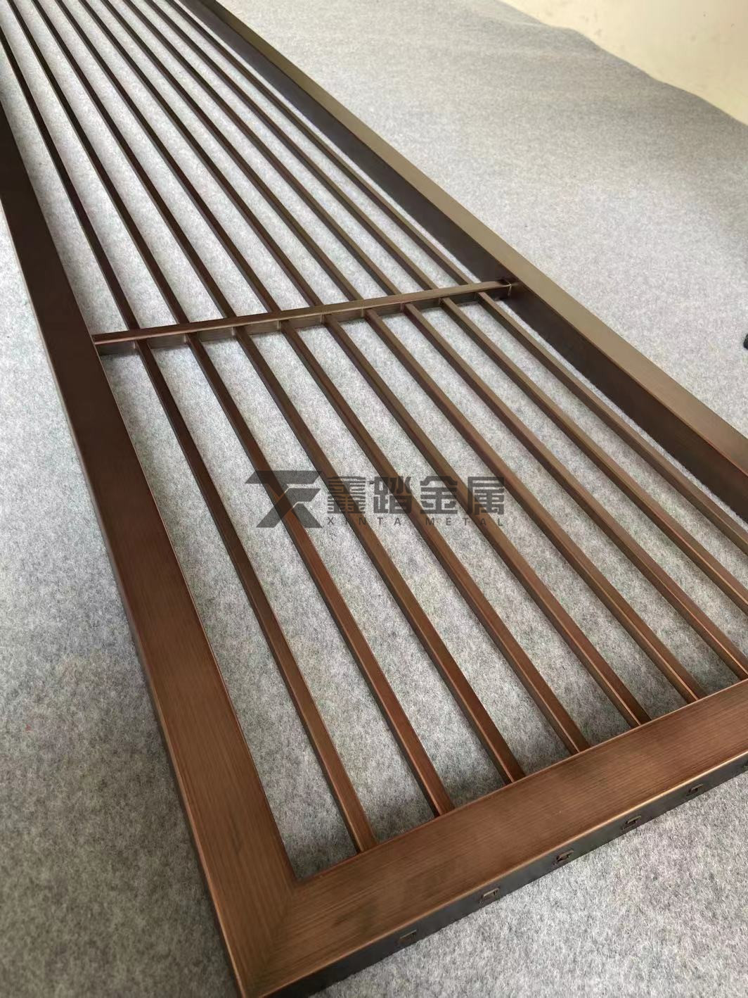 拉丝玫瑰金不锈钢隔断,酒店大堂装饰格栅增加别样的情调