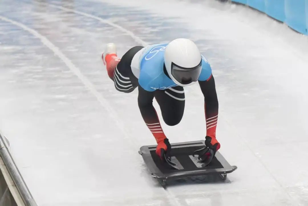 北京冬奥钢架雪车图片