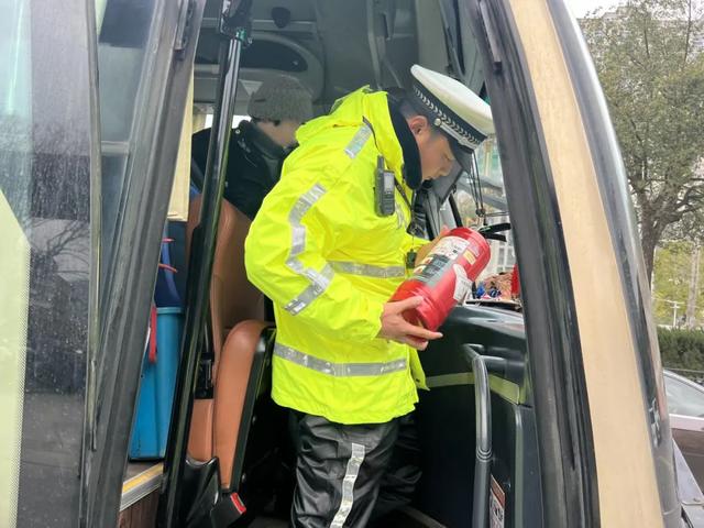 平安春运,交警同行|春运首日,温州交警全力护航