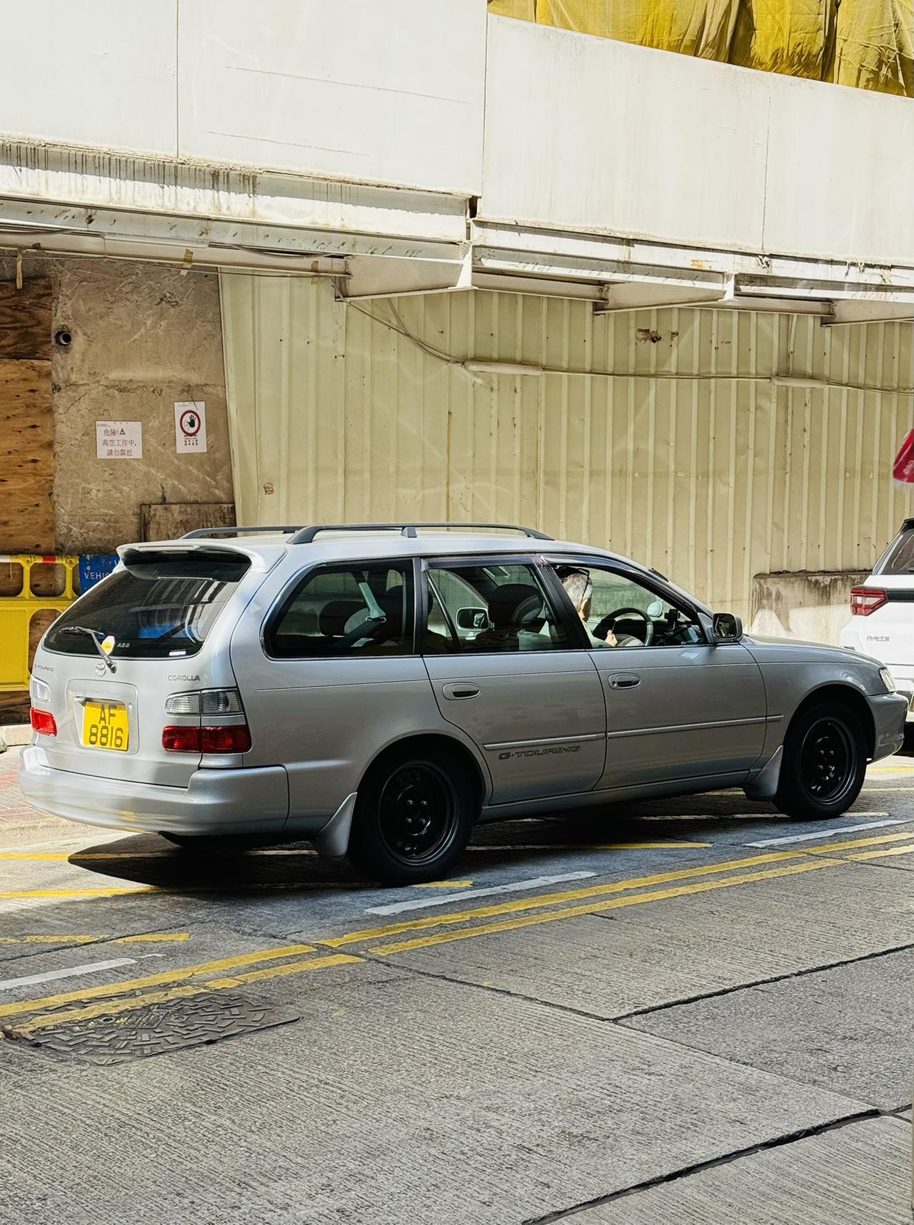 香港街头偶遇丰田卡罗拉瓦罐!