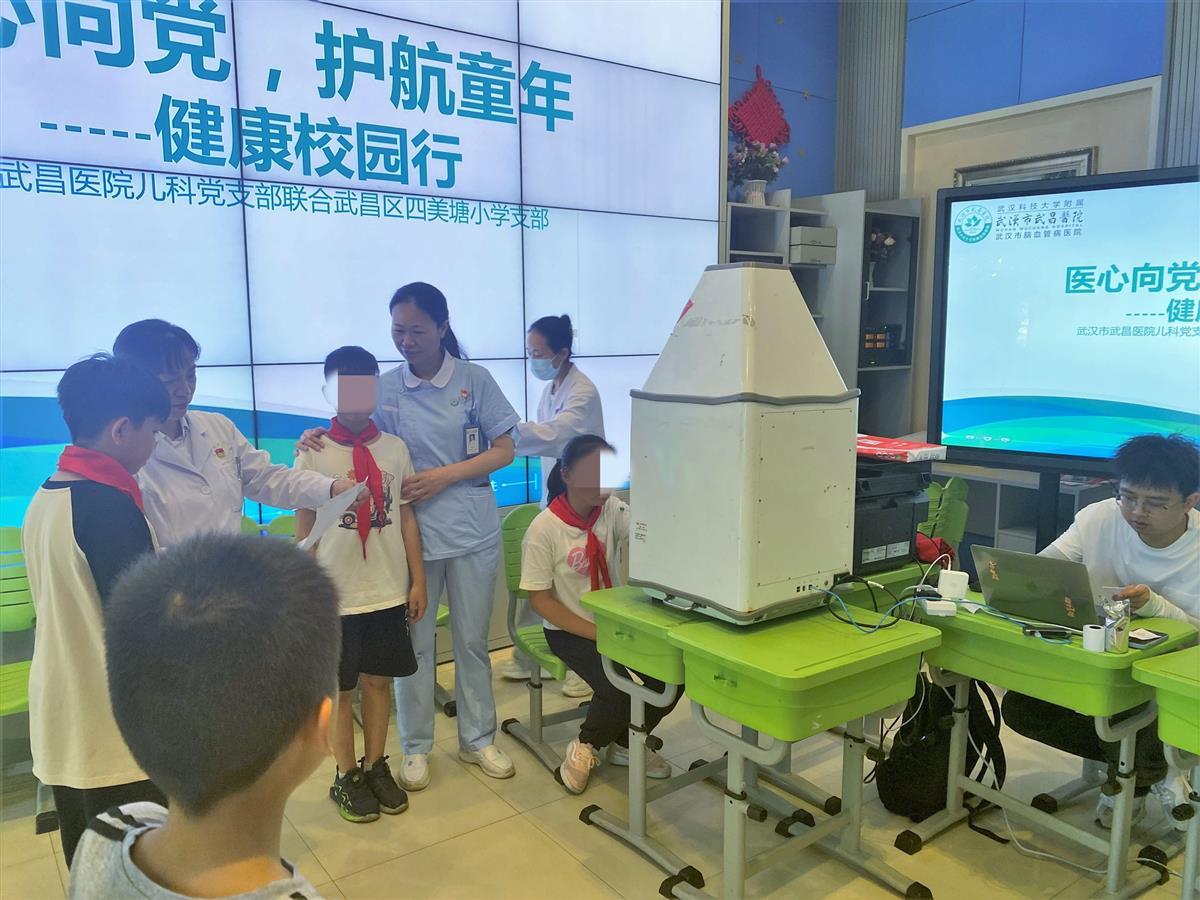 �������ս�У԰��ҽУЯ�ֻ������������Ľ���