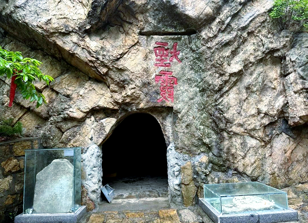 烟台烟霞洞探秘:全真教的圣地与众多神秘现象