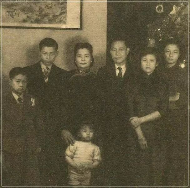 万场演出誉满戏坛,周信芳晚年却子女离散,病危仍被瞒着妻子死讯