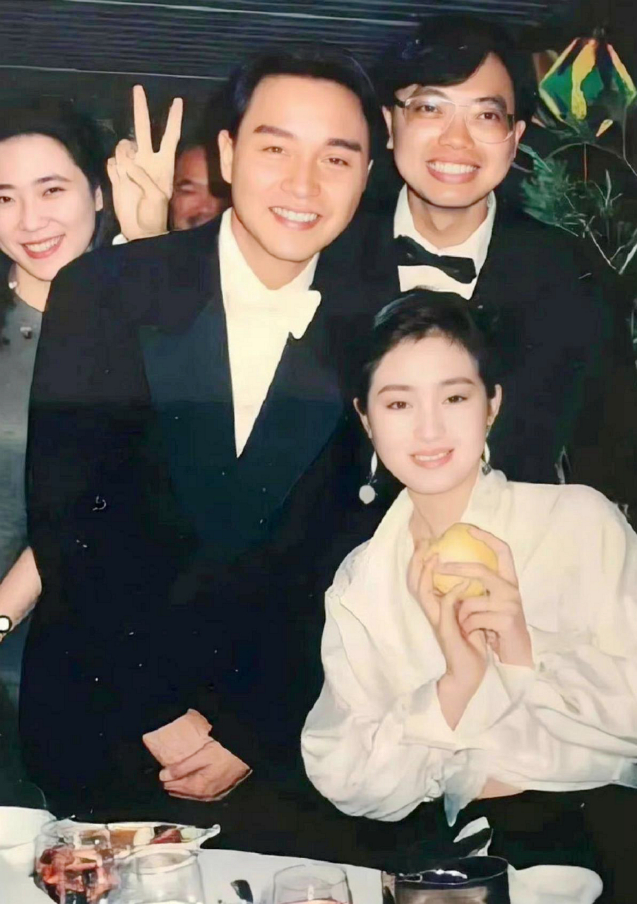 张国荣和巩俐合影!