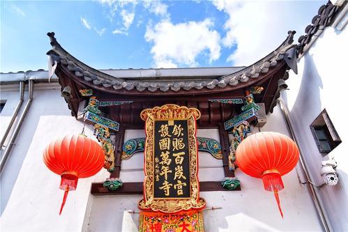 我国著名的肉身菩萨—无暇禅师,用舌血历时28年书写经书