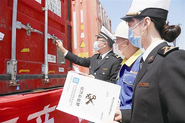 大窑湾海关开辟绿色通道 畅通临时邮路