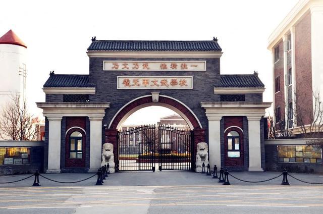 为明教育自"落户"津门故里,便立下志向:举为明之力,要为天津人民奉献