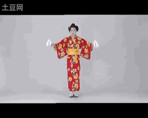 "结果被打掉两颗牙