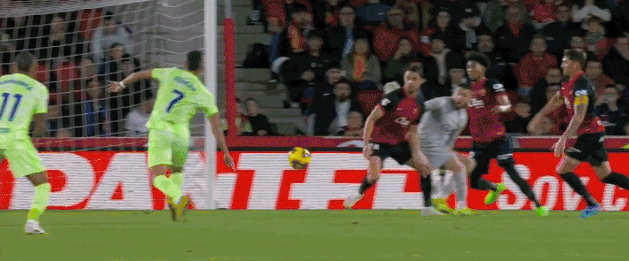 巴塞罗那客场5-1大胜马略卡 西甲第19轮 亚马尔两脚精准传球带来两粒进球_西甲-拉菲尼亚双响德容破门 巴萨5-1马略卡