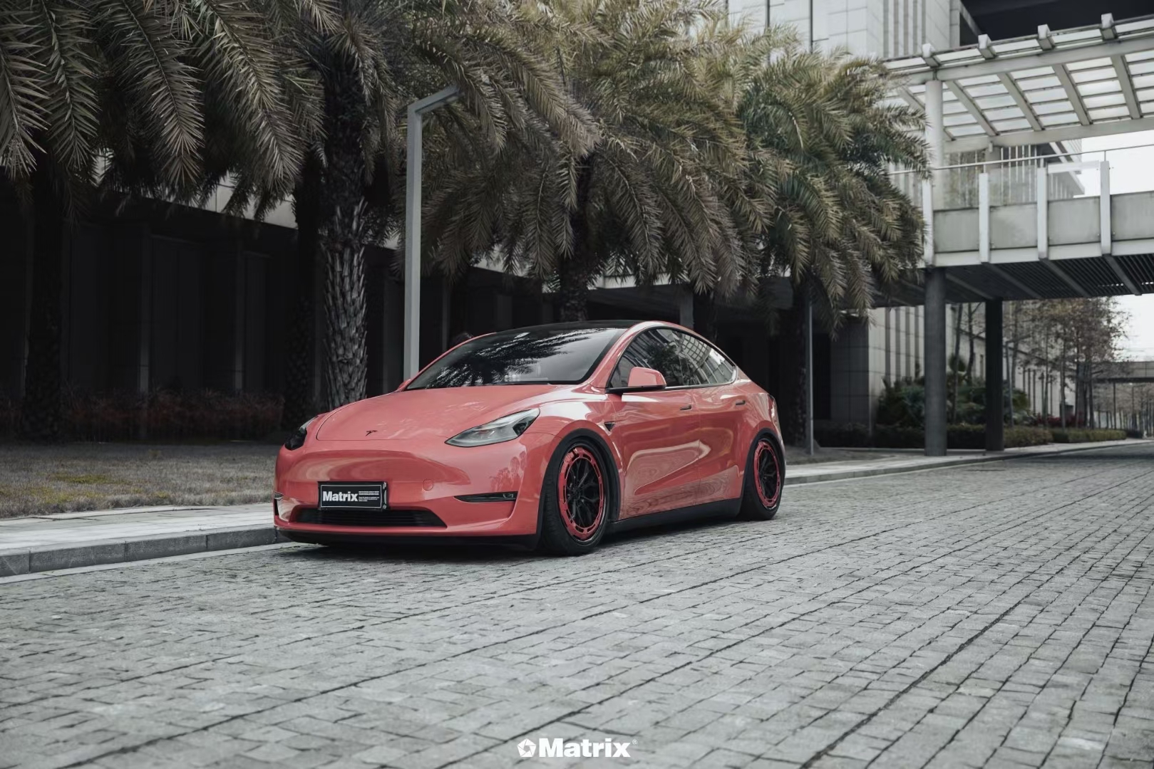 特斯拉modely矩阵改色膜摩根石红,特别的红色系