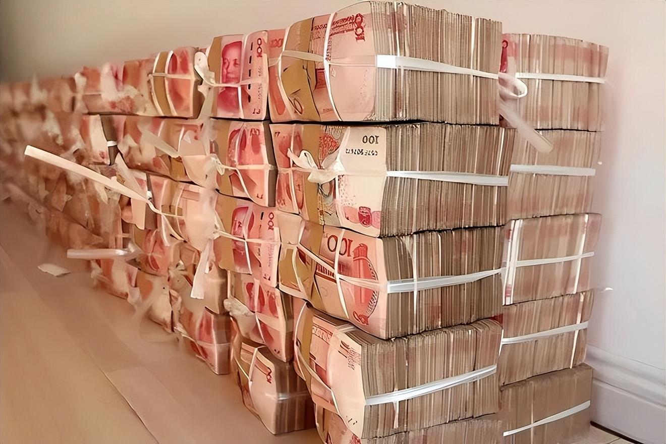 纪实:"金融巨虎"赖小民,现金堆积如山,百位美艳情妇一同住