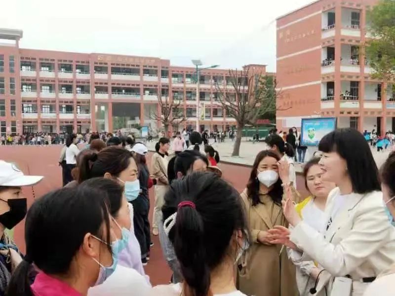 携手并进 静待花开——官湖镇中心小学开展家校共育活动