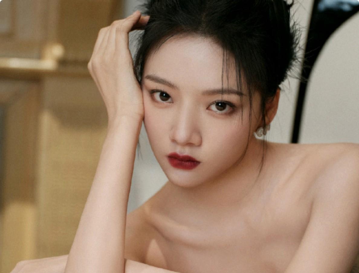 变瘦是最好的医美,24岁任敏瘦成一张高级脸,红毯一秒美出圈