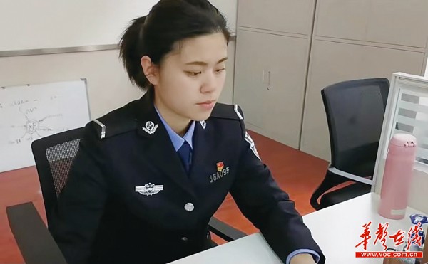 女嫌疑人警察图片