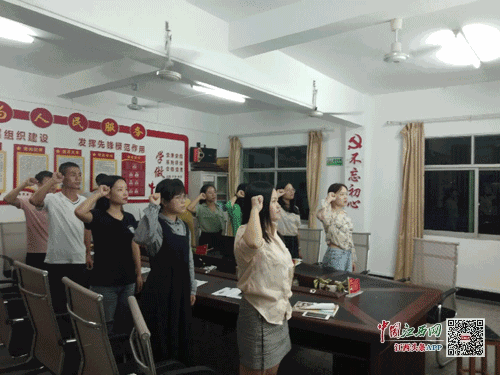 万安县韶口中学召开新进教师座谈暨培训会