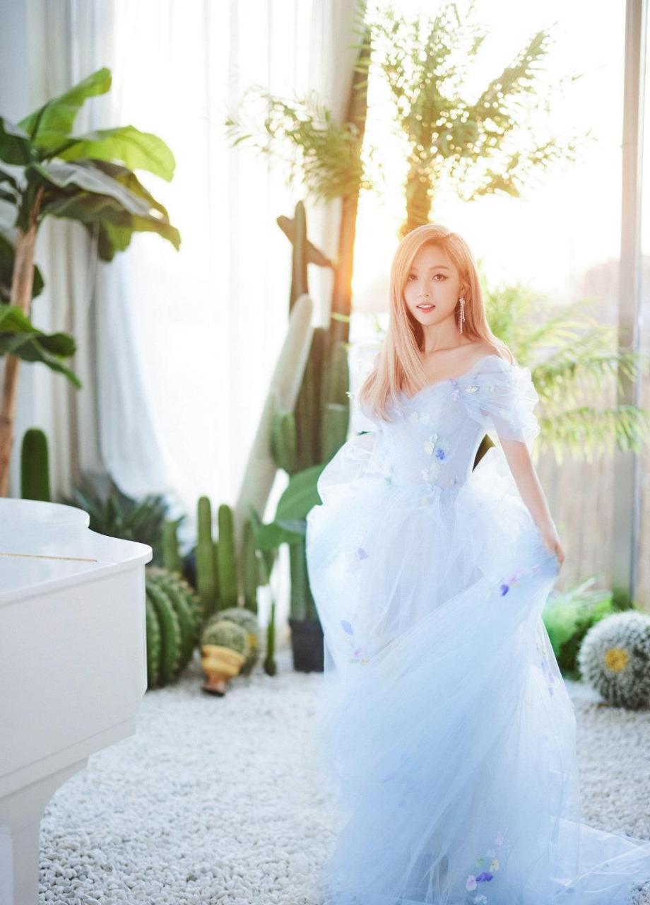 吴宣仪新歌北卡蓝花仙子造型