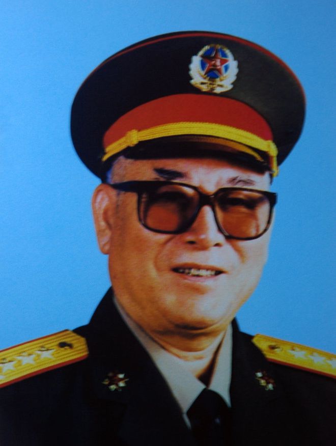 固辉上将:一战成名,60岁出任南京军区司令,64岁晋升上将