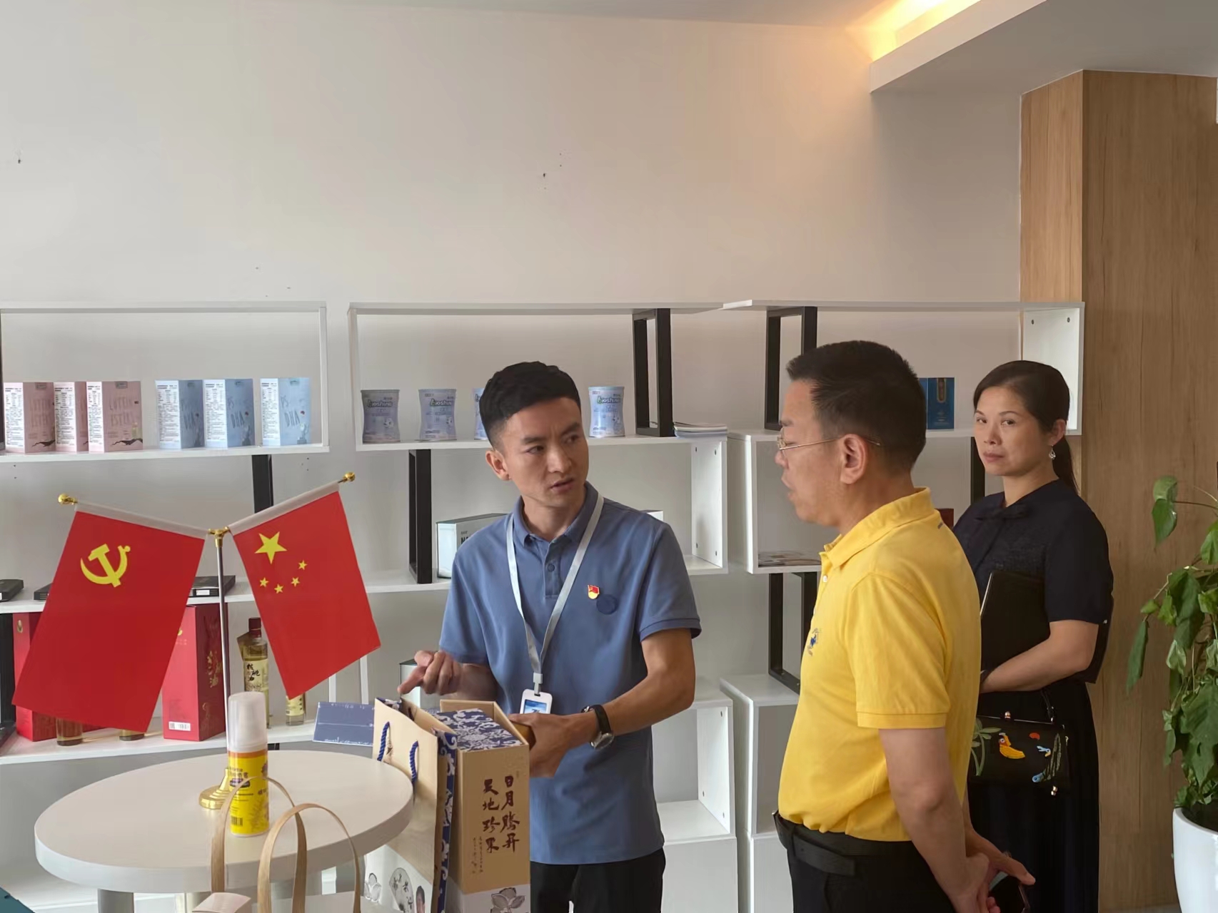 衡阳市人大常委会主任刘正兴等领导莅临中科医疗健康实业指导考察