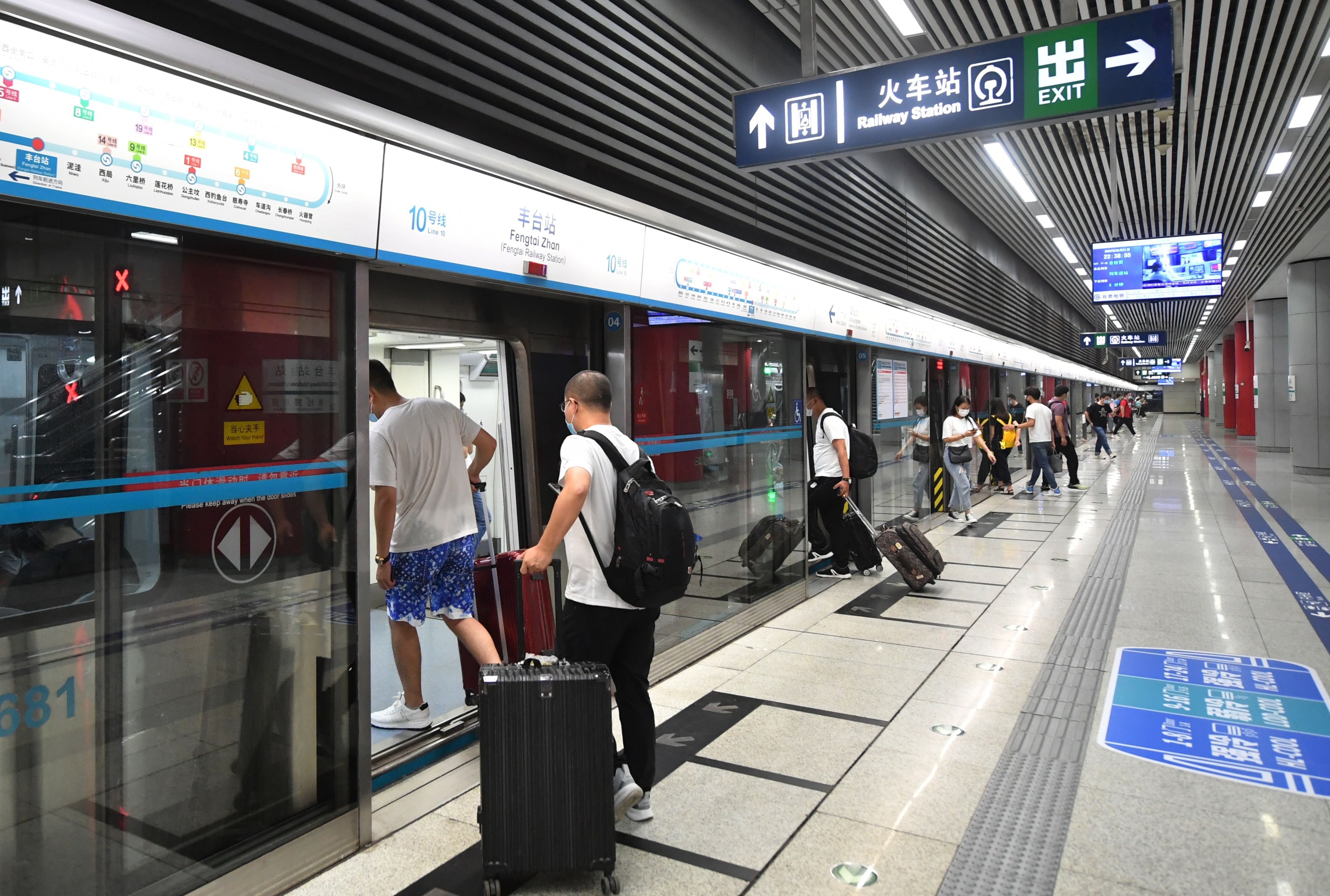 记者体验北京丰台站夜间接驳:地铁运营时段覆盖每日最后一班列车