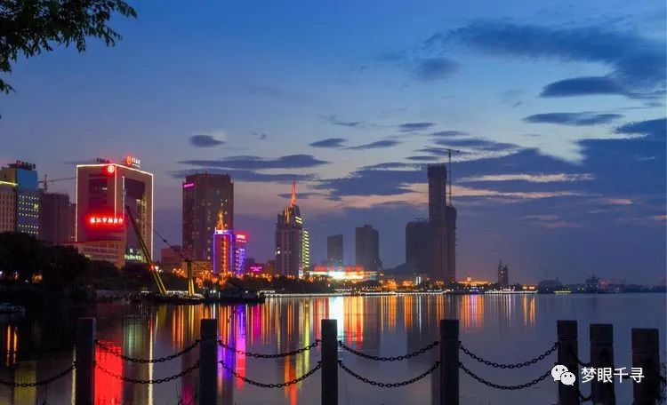 长江路夜景  摄影/阿艺