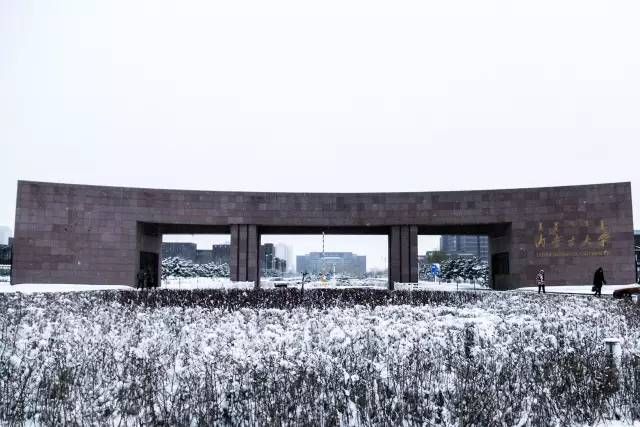 内蒙古大学雪景图片