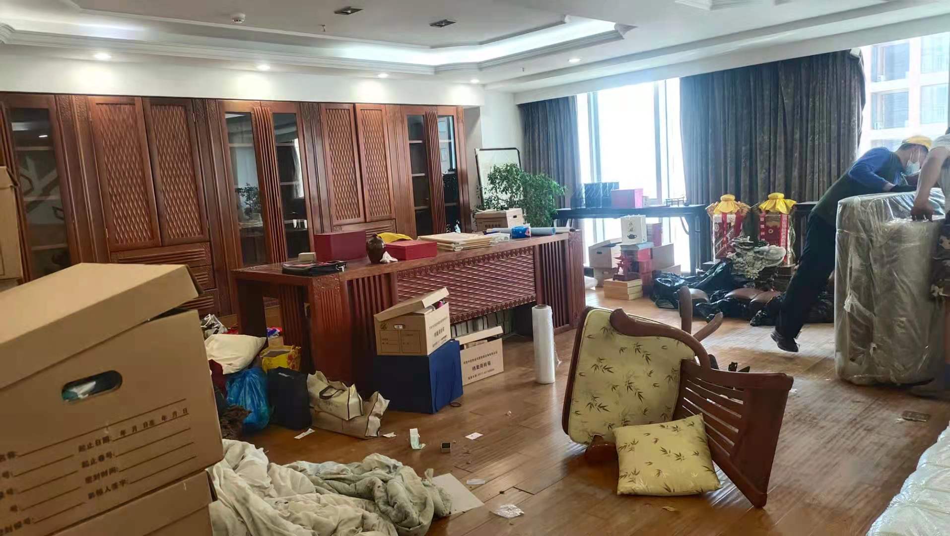 郑州搬家公司管城区大件物品清运,代处理废旧家具