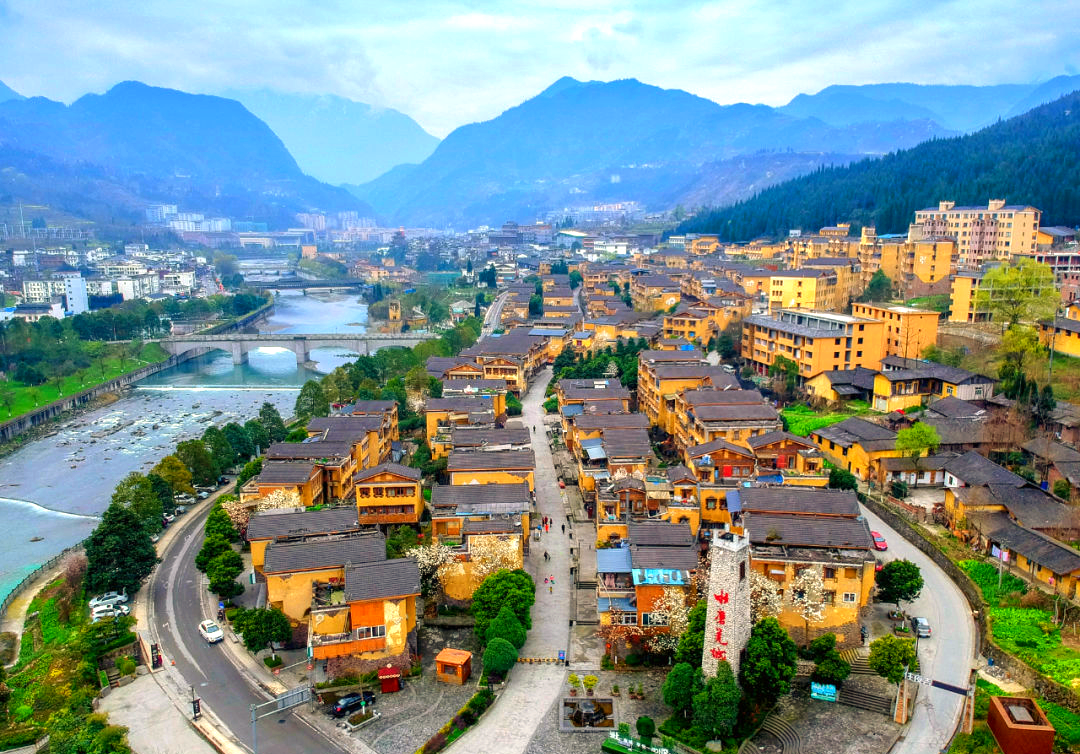 水磨古镇的秘密:从古建筑到美食的全方位体验