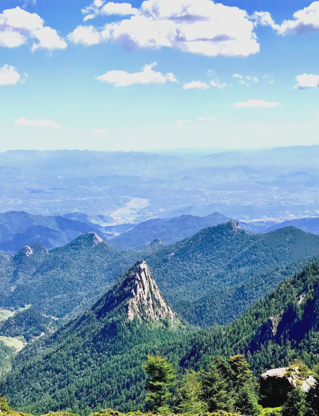 山西管涔山惊现多处"悬空村",寺庙与房屋建在悬崖峭壁,还有冰火共存