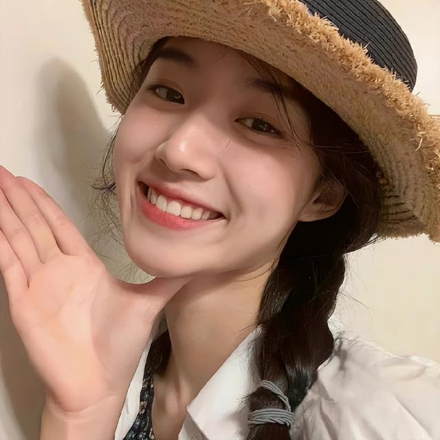 卢昱晓同框赢了虞书欣?淡颜女生如何逆袭成为大美女!