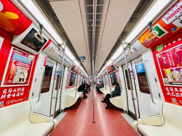 西安地铁2号线"新年愿望号"专列发车