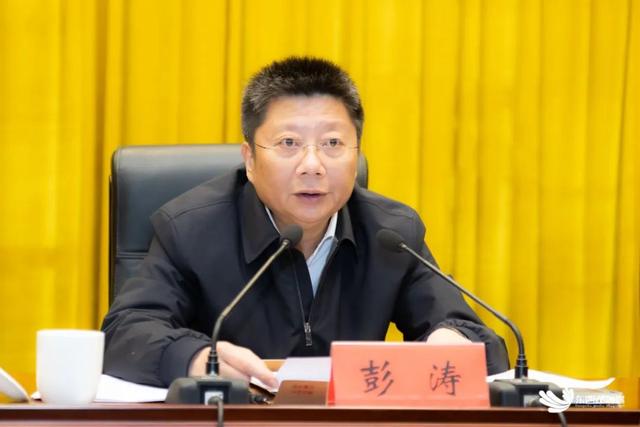 东西湖区召开深入优化营商环境大会