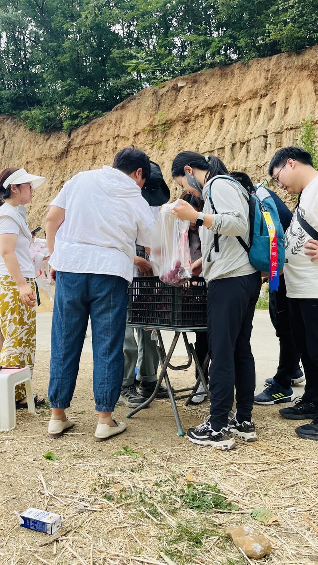 郑州驴友团徒步连天大峡谷穿越三皇寨