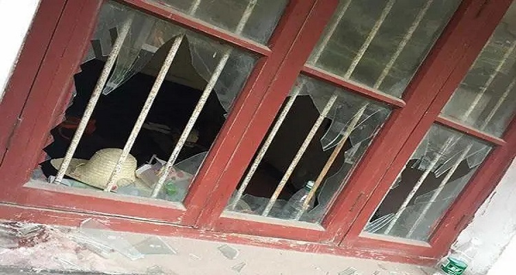 80年代老式铁窗户怎么换玻璃