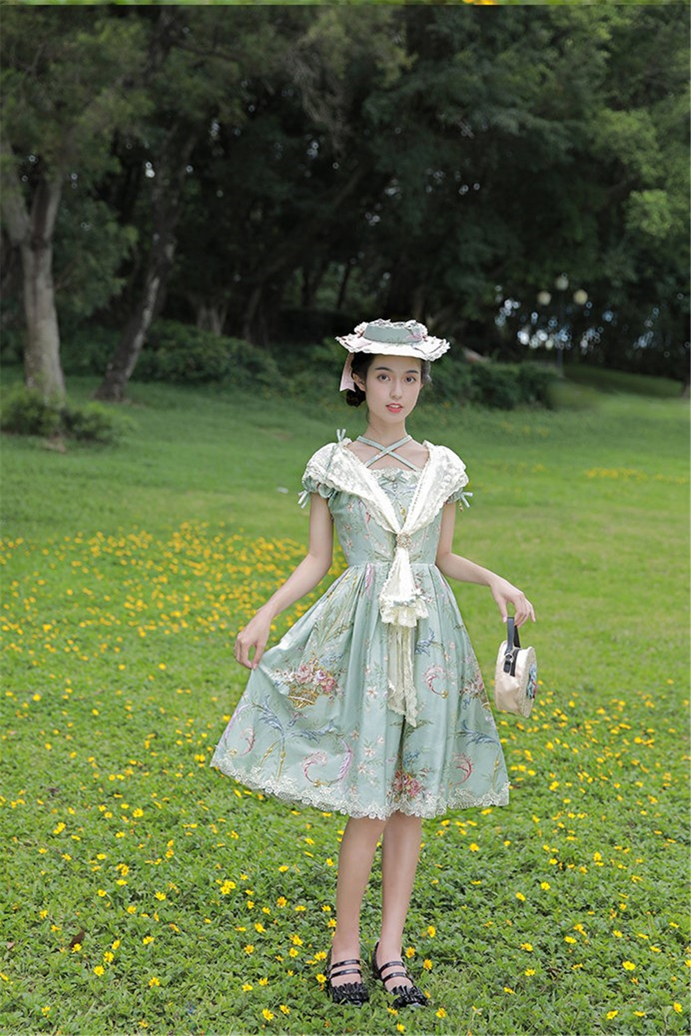 甜系洛丽塔失宠了!今夏正流行一种"花墙柄",cla娘看完很心动