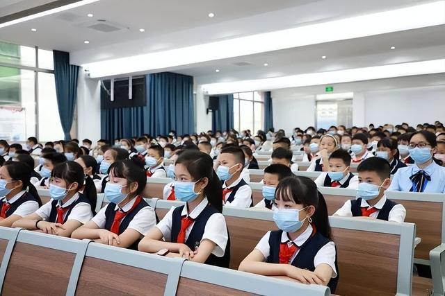 英德市检察院走进英德市实验小学开展法治专题教育活动