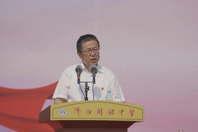 济阳闻韶中学第三届十八岁成人礼仪式隆重举行