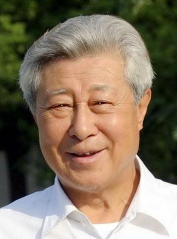 "一代男神"王心刚:高龄92岁,与病妻白头偕老,儿女已飞黄腾达