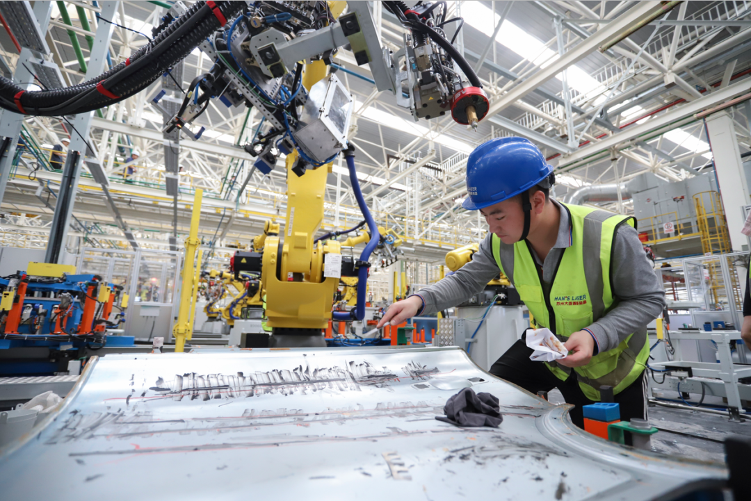 首辆新车"坦克600"成功下线!长城汽车荆门工厂厉害了