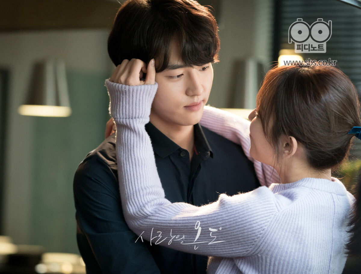 斯文温和,但其实追爱超直进,也有不少霸气举动,只在姊姊面前男友力