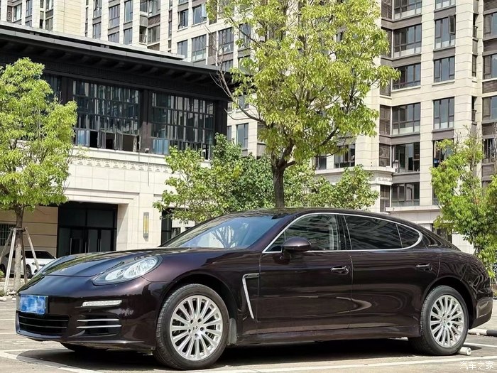 保时捷panamera一年养车大概要花多少钱?