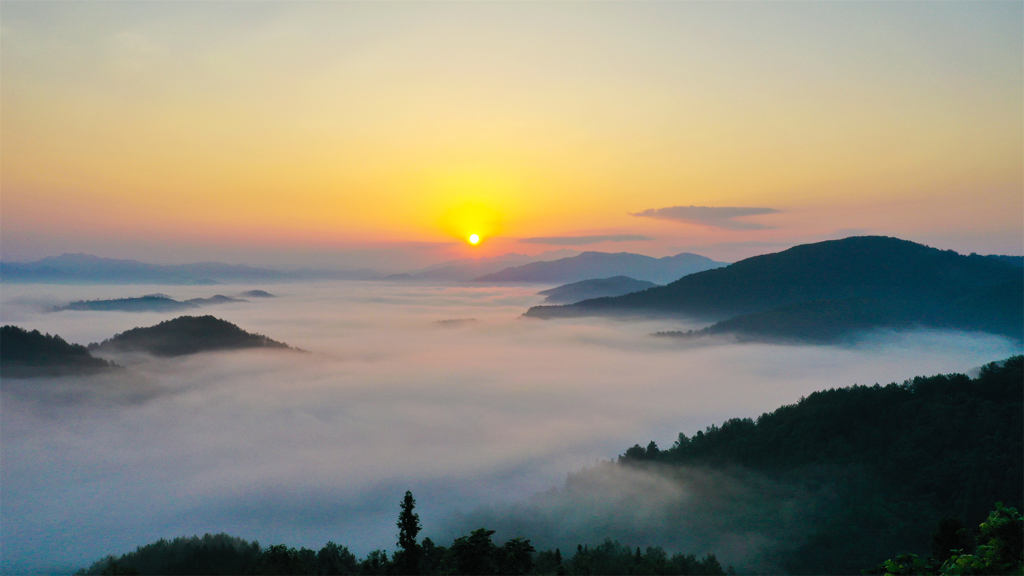 陕西平利:云海日出女娲山