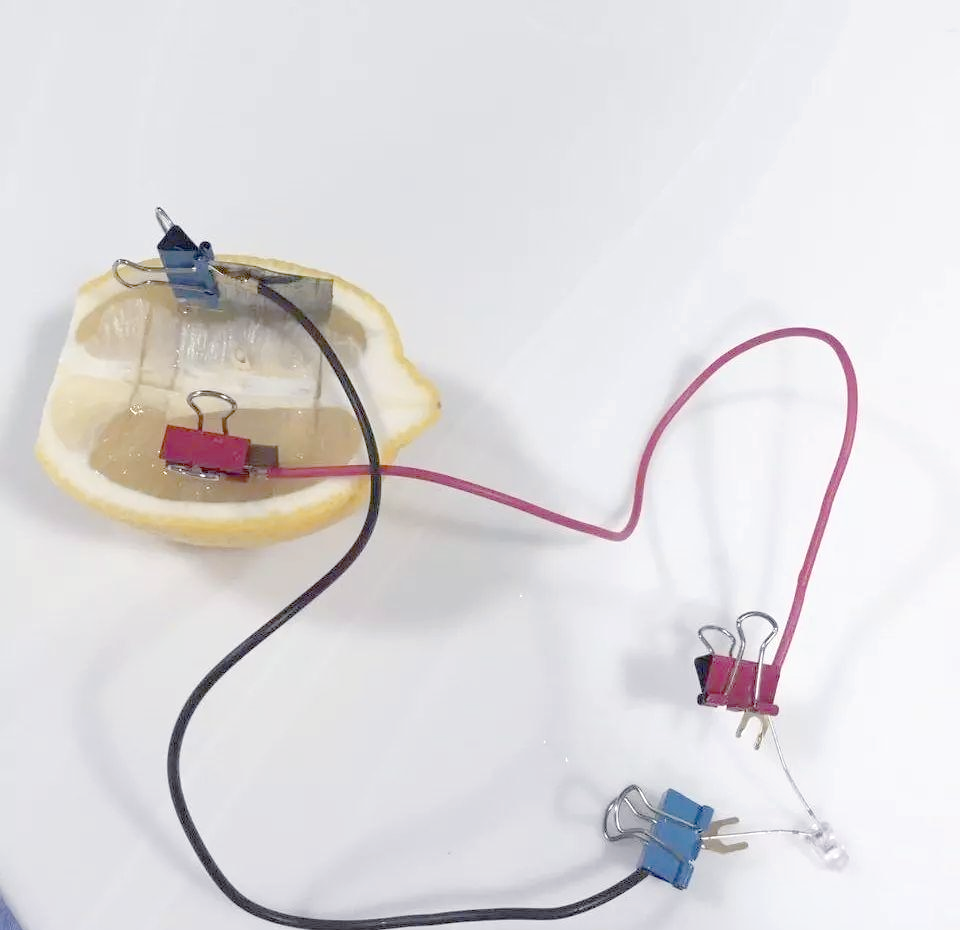 橿果电池小实验:揭秘水果如何发电