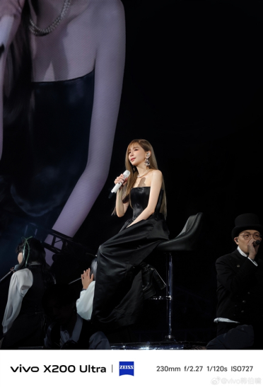 vivo X200 Ultra实拍王心凌：画质封神 史上最强演唱会神器