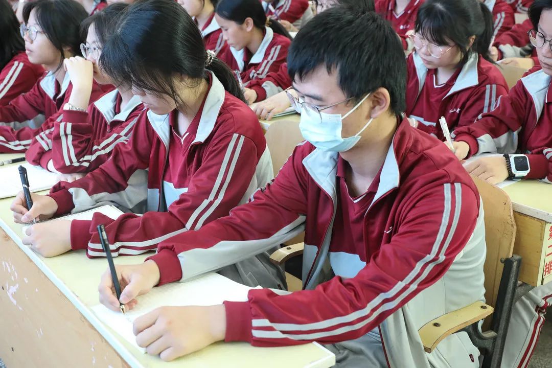 『法护青春』段建华受聘担任泰和二中法治副校长