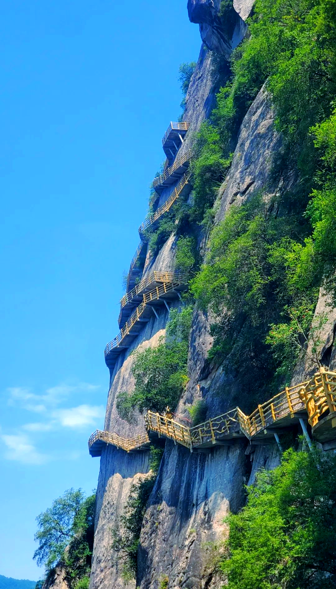 探秘红河谷:感受自然清凉与无数美景