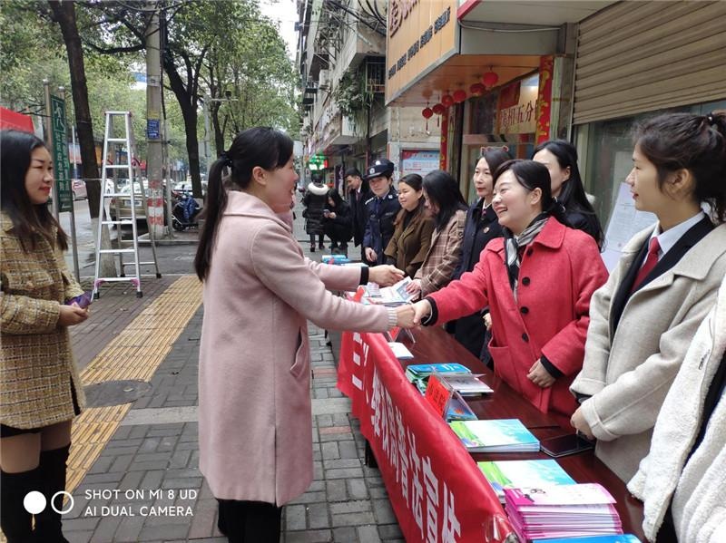 红星街道开展"三八"维权周普法公益宣传活动