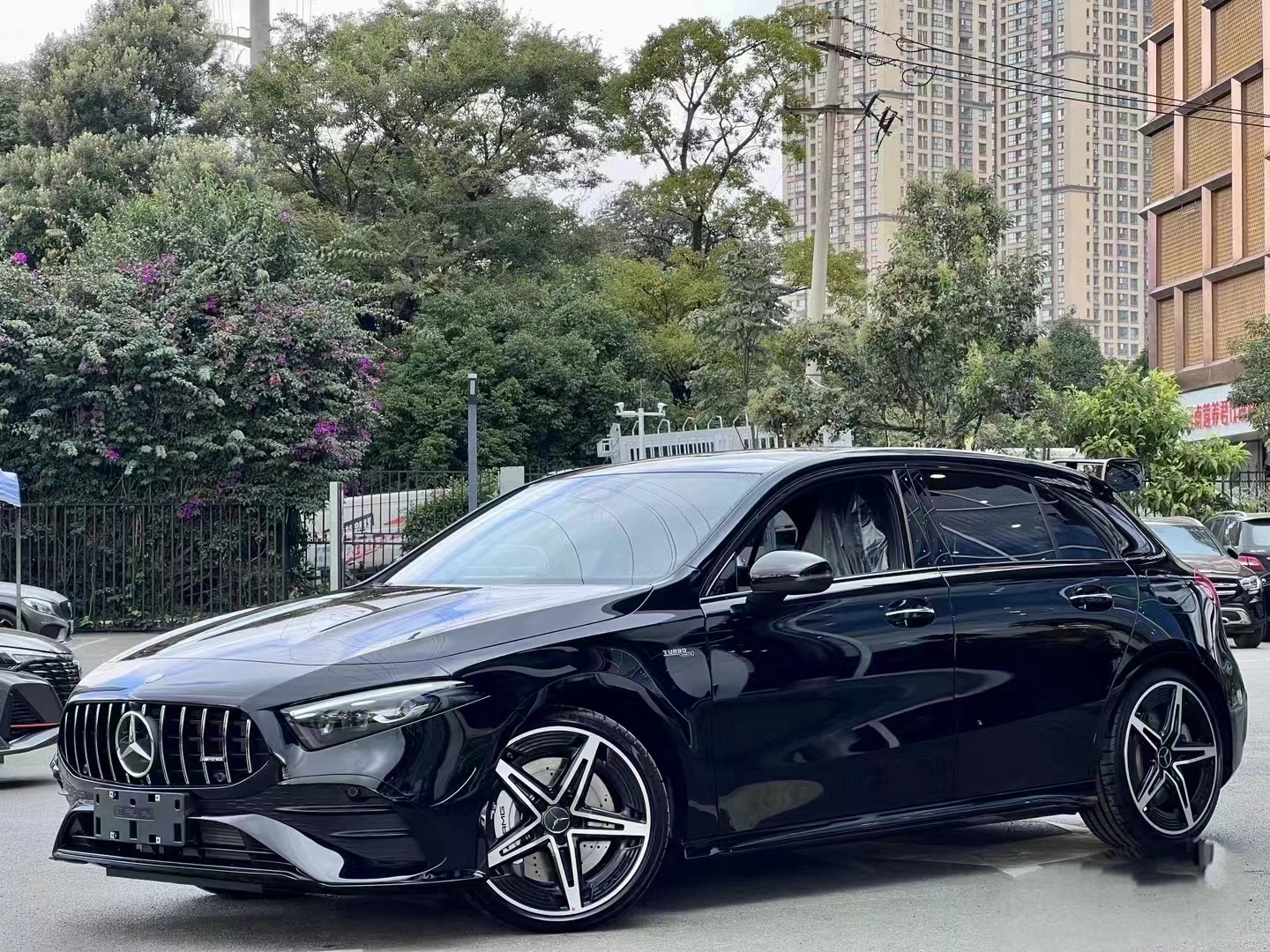 实拍24款奔驰amg a35 4matic!裸车价404700元