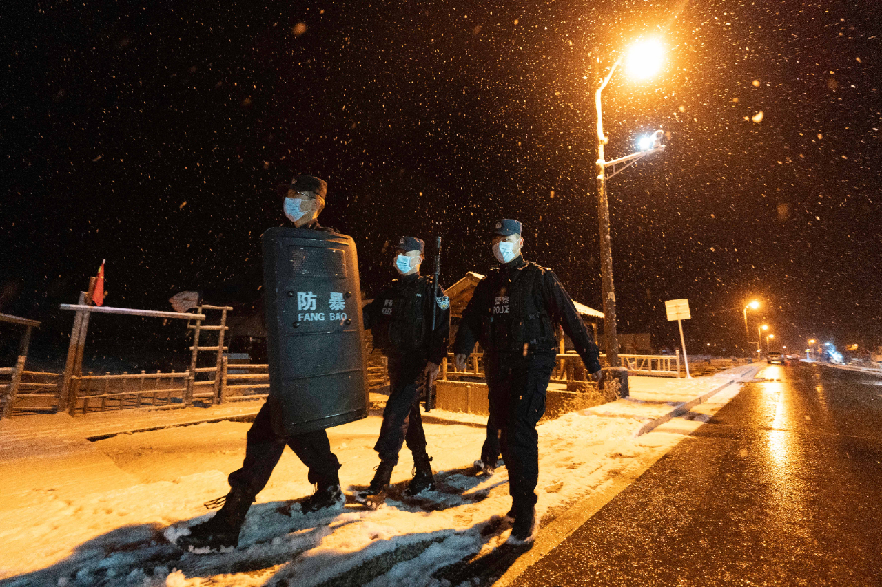 新疆阿勒泰:雪中的守护者