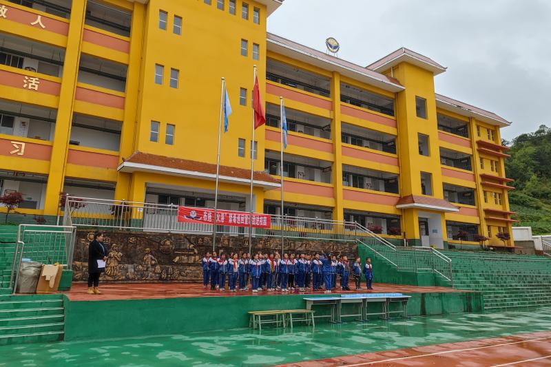 江油市胜利街小学对口帮扶赴凉山州布拖县特木里镇拉达小学
